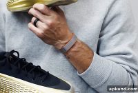 Is Fitbit Air the Hidden Device on Steph Curry’s Wrist?