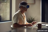 Apple Pauses Enclosed Headset Plans for Now