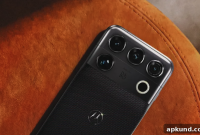 Motorola’s Premium Phone: Big Stereo Sound and Multiple Cameras