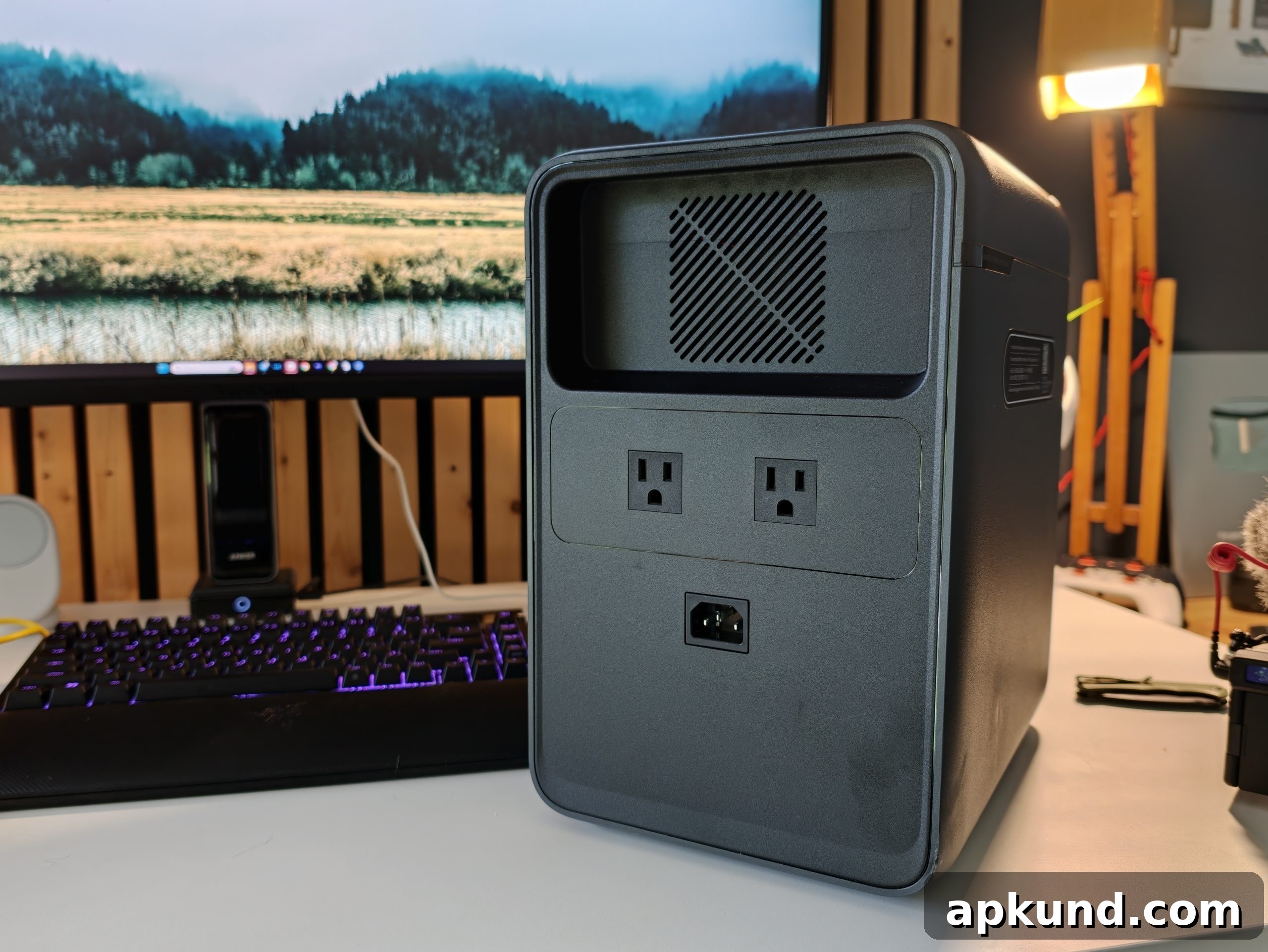 Anker SOLIX S2000 angled view