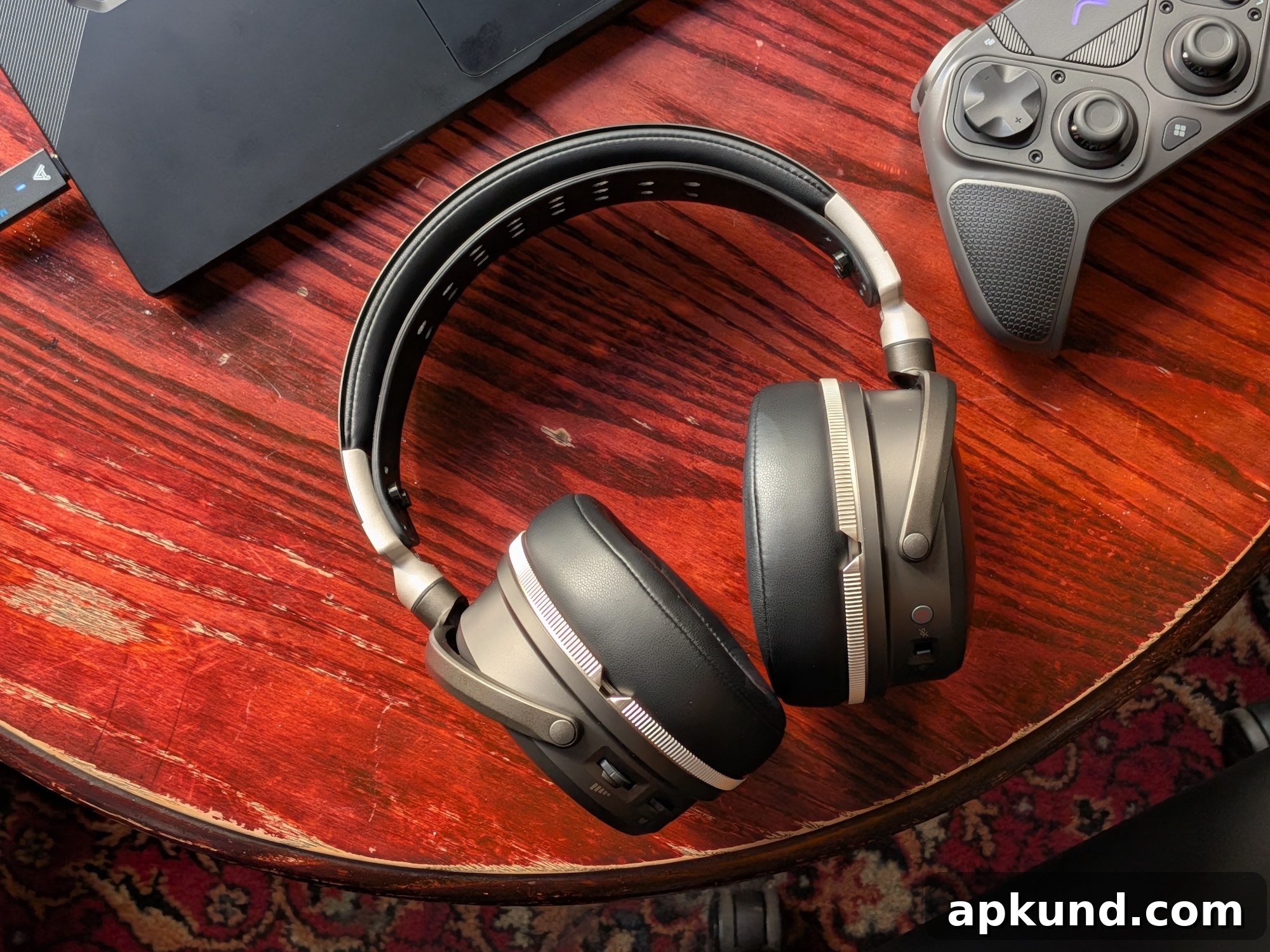 Audeze Maxwell 2 ANC headphones front view